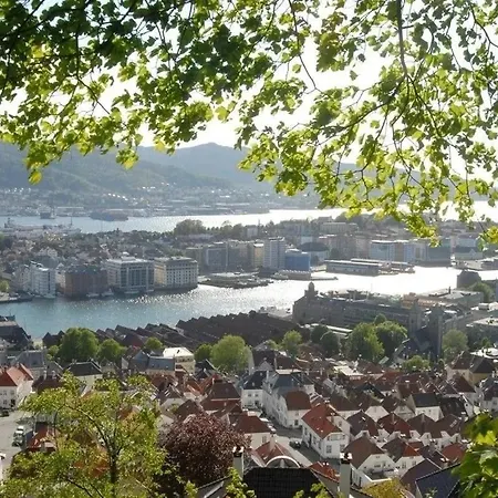 Retreat - Steps From Bryggen - Norwegians Minimum Age 25 Apartment Bergen
