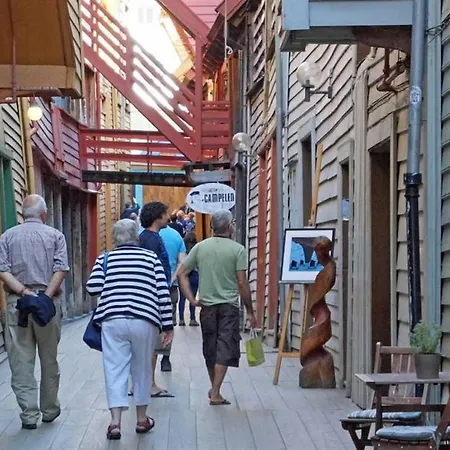 Retreat - Steps From Bryggen - Norwegians Minimum Age 25