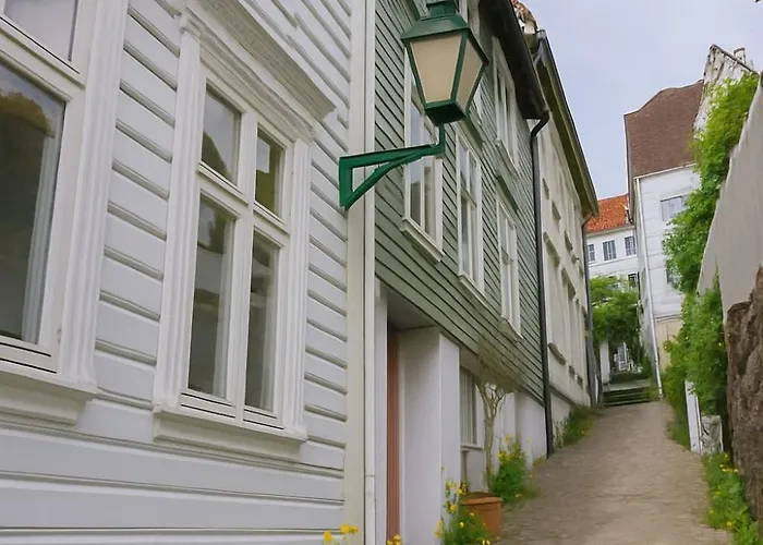Retreat - Steps From Bryggen - Norwegians Minimum Age 25 Apartament